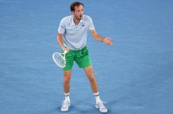 开云体育中国-西班牙网球队横扫英国网球队，梅德韦杰夫高光表现