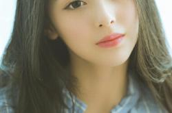 开云体育在线-光影交错的一天，湖人险胜猛龙与布克刷新纪录的篮球双城记