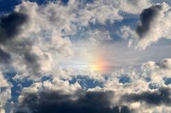 开云体育app-无声蜂刺，当乔治的信仰刺破北岸花园的黄昏