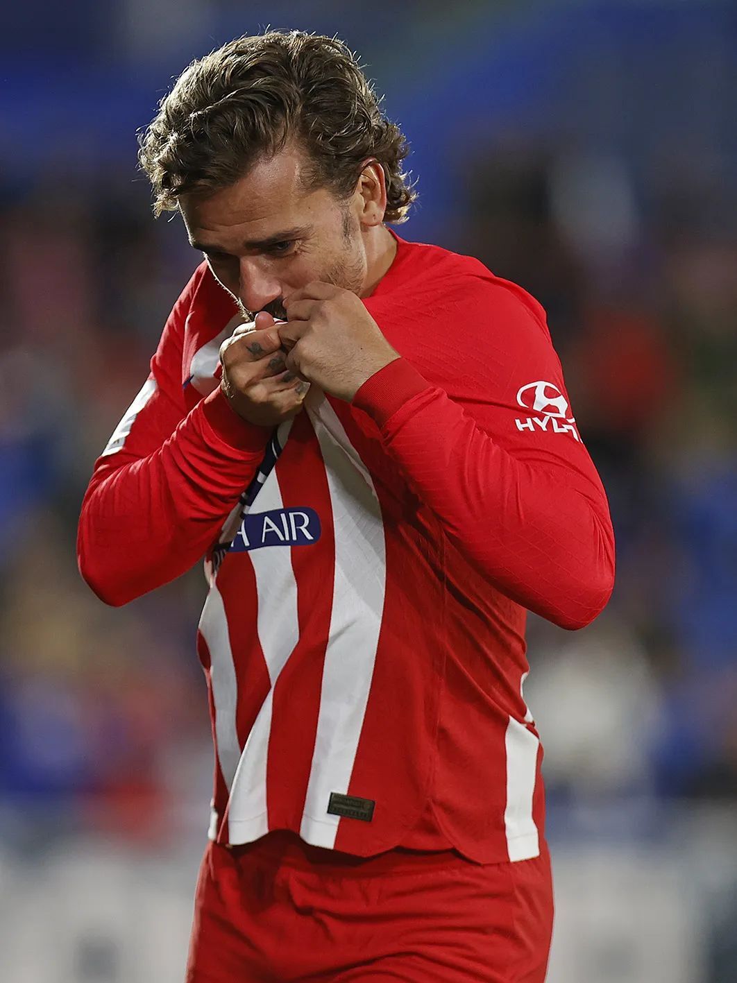 关于巴黎轻取罗马，格列兹曼完成帽子戏法的信息