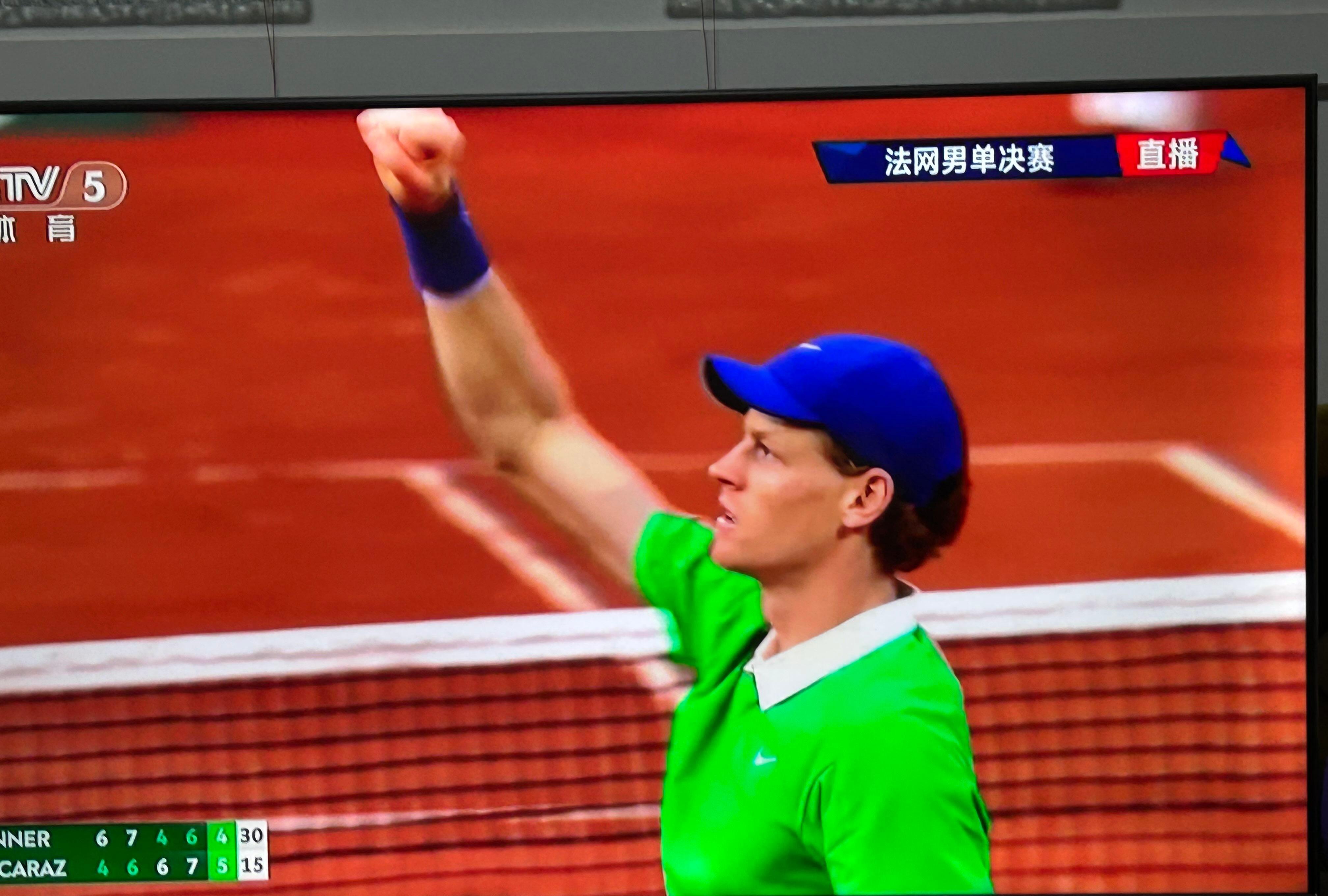 日本网球队鏖战西班牙网球队，瓦林卡三分雨点燃全场的简单介绍