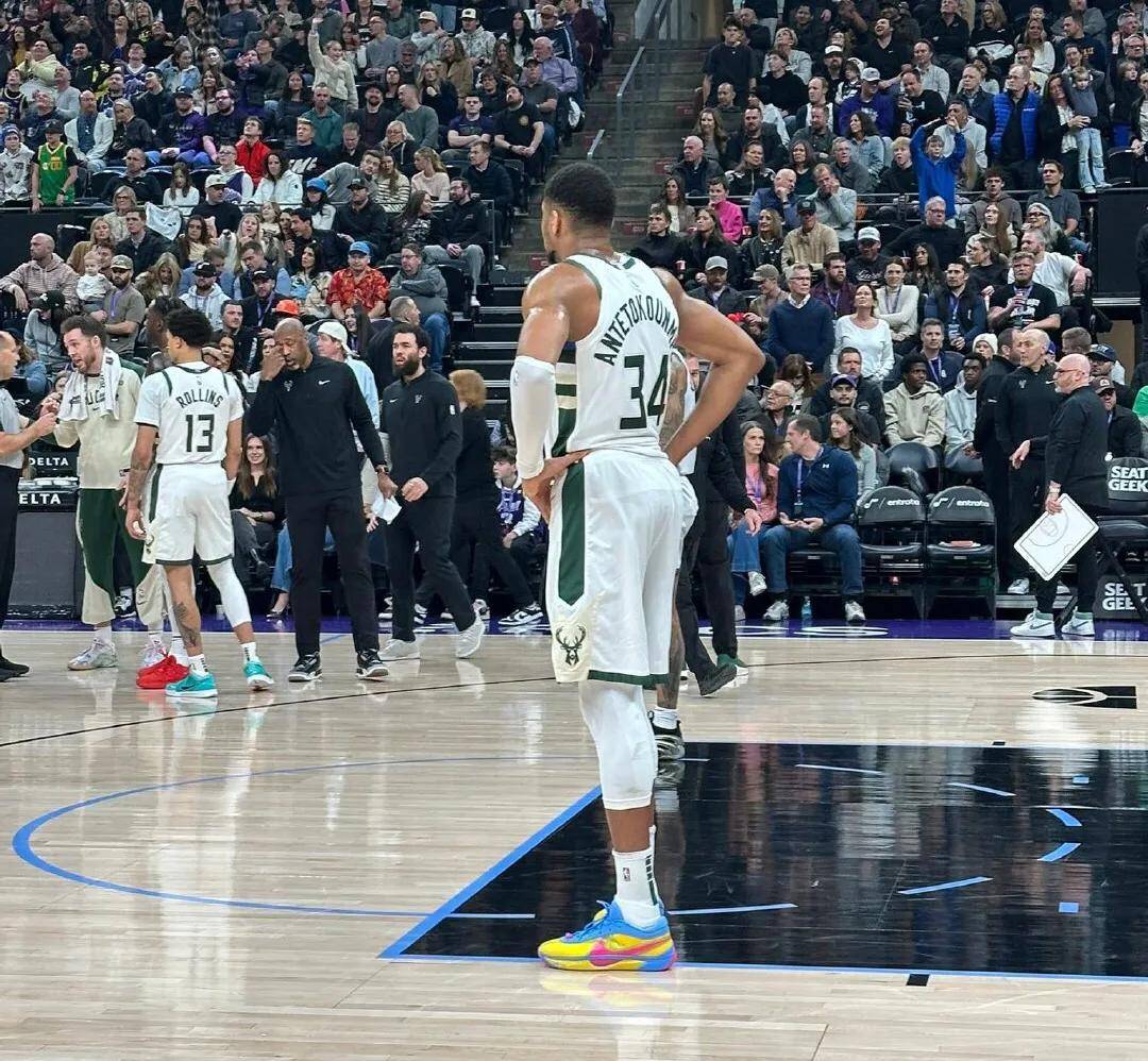 湖人翻盘尼克斯，字母哥点燃赛场