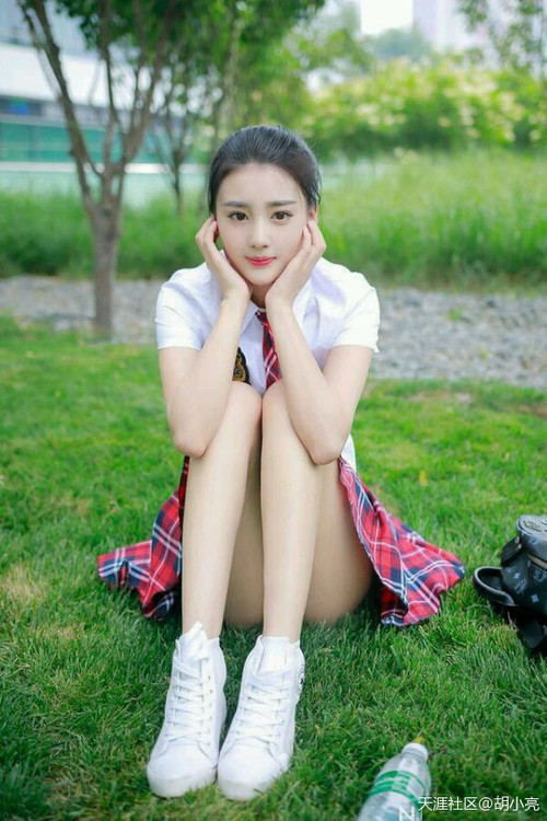 终场哨响前的弯道，维斯塔潘如何绝杀勒克莱尔